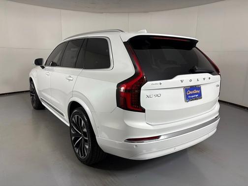 2026 Volvo XC90 Plug-In Hybrid T8 Plus 7-Seater