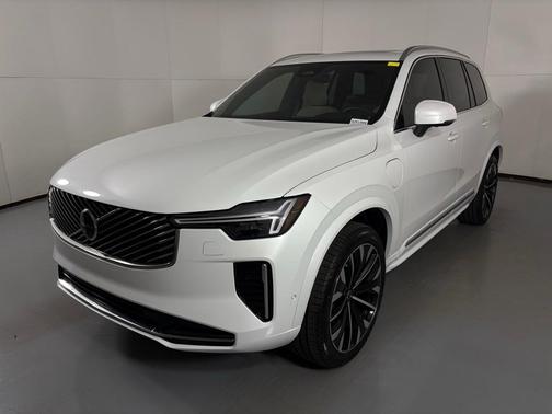 2026 Volvo XC90 Plug-In Hybrid T8 Plus 7-Seater