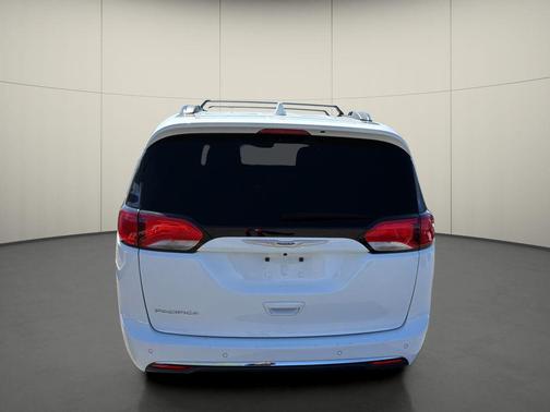 2019 Chrysler Pacifica Touring-L
