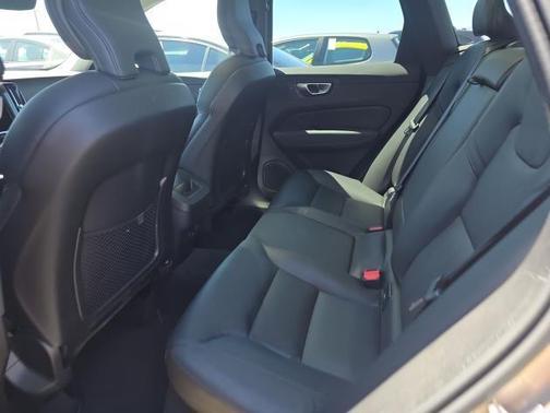2025 Volvo XC60 B5 Core