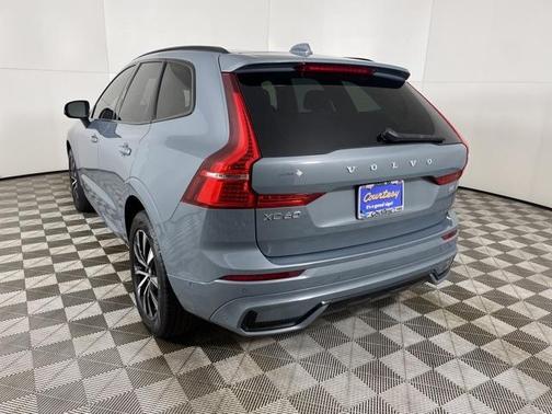 2023 Volvo XC60 B5 Plus Dark Theme