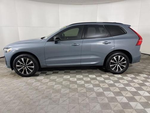 2023 Volvo XC60 B5 Plus Dark Theme