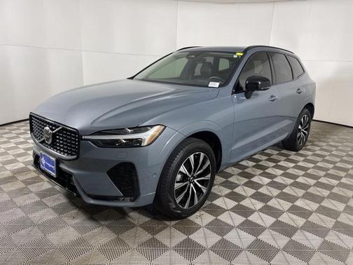 2023 Volvo XC60 B5 Plus Dark Theme