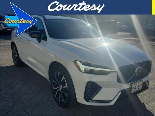 2023 Volvo XC60 B5 Ultimate Dark Theme