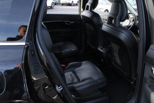 2020 Volvo XC90 T6 Momentum 6 Passenger