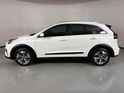 Snow White Pearl 2022 Kia Niro EV S