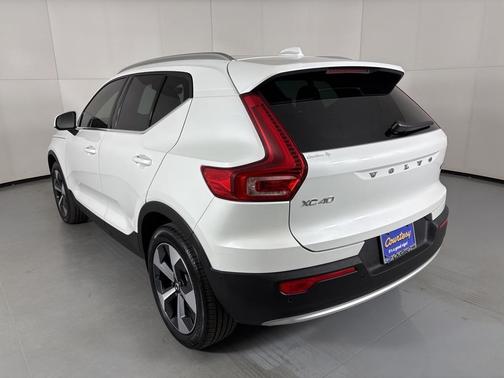 2025 Volvo XC40 B5 Plus Bright Theme