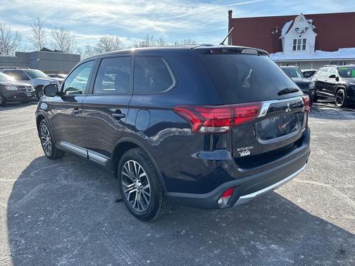 2016 Mitsubishi Outlander ES