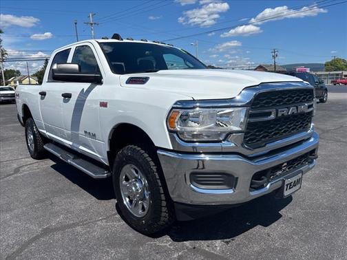 2022 RAM 2500 Tradesman Crew Cab 4x4 6'4' Box