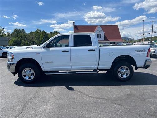 2022 RAM 2500 Tradesman Crew Cab 4x4 6'4' Box