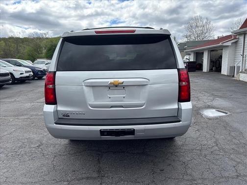 Silver Ice Metallic 2018 Chevrolet Suburban LT