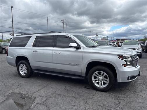 Silver Ice Metallic 2018 Chevrolet Suburban LT