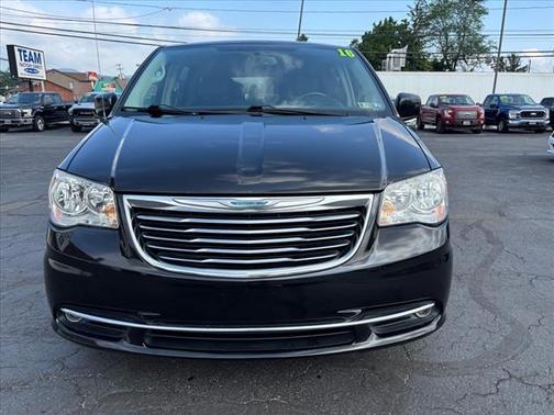 2016 Chrysler Town & Country Touring