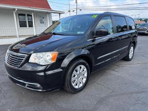 2016 Chrysler Town & Country Touring