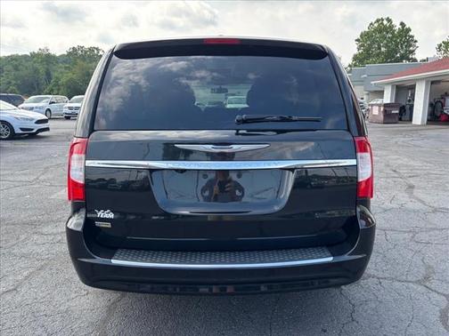2016 Chrysler Town & Country Touring