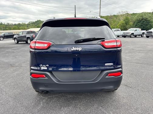 True Blue Pearlcoat 2016 Jeep Cherokee Latitude