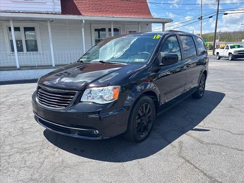 Brilliant Black Crystal Pearlcoat 2016 Chrysler Town & Country Touring