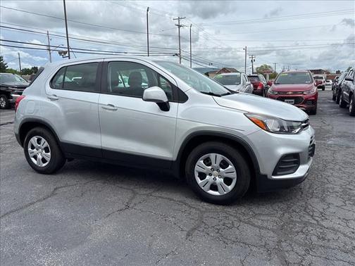 Summit White 2018 Chevrolet Trax LS