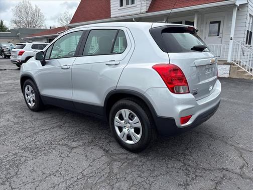 Summit White 2018 Chevrolet Trax LS