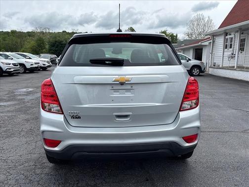 Summit White 2018 Chevrolet Trax LS