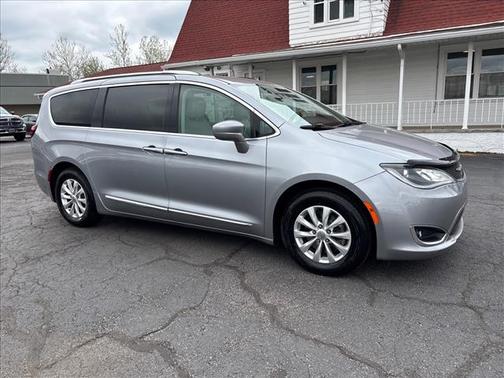 Billet Silver Metallic Clearcoat 2019 Chrysler Pacifica Touring L