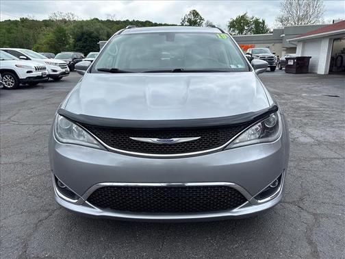 Billet Silver Metallic Clearcoat 2019 Chrysler Pacifica Touring L