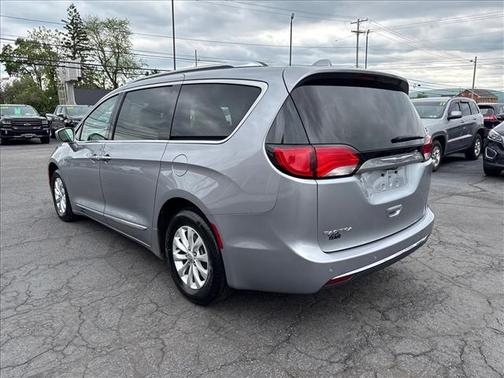 Billet Silver Metallic Clearcoat 2019 Chrysler Pacifica Touring L