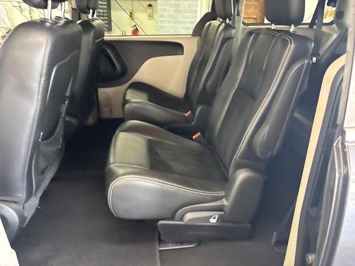 Granite Pearlcoat 2017 Dodge Grand Caravan SXT