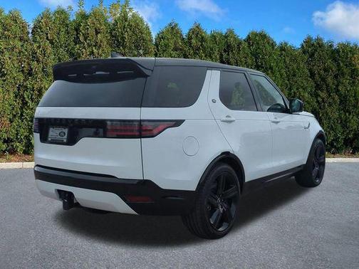 Fuji White 2025 Land Rover Discovery P360 Dynamic SE