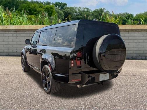 2025 Land Rover Defender 130 P400 X-Dynamic SE