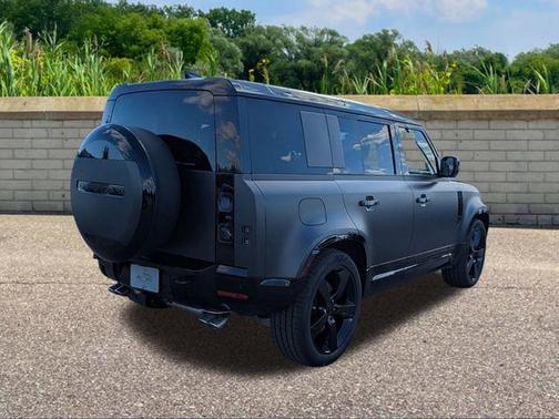 2026 Land Rover Defender 110 V8