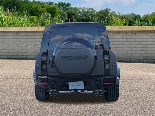 2026 Land Rover Defender 110 V8