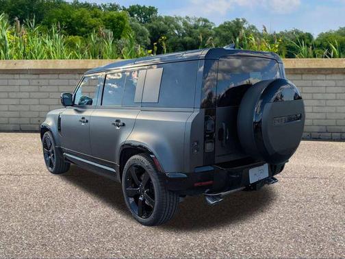 2026 Land Rover Defender 110 V8