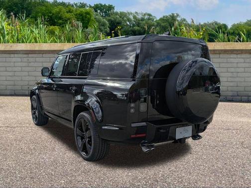 2026 Land Rover Defender V8