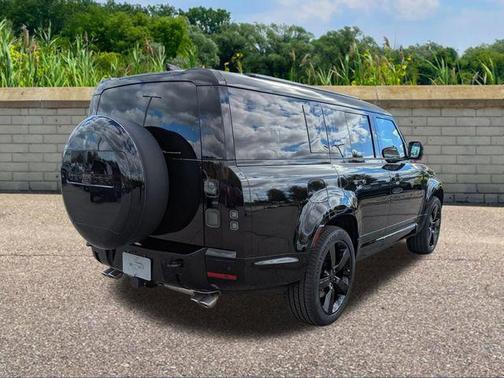 2026 Land Rover Defender V8