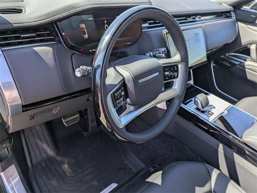 2025 Land Rover Range Rover P400 SE