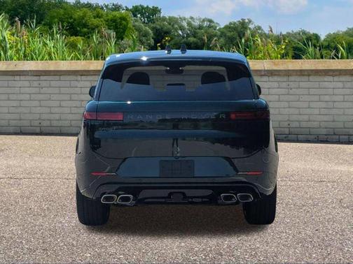 British Racing Green SV Bespoke Ultra Met Gloss 2026 Land Rover Range Rover Sport SE