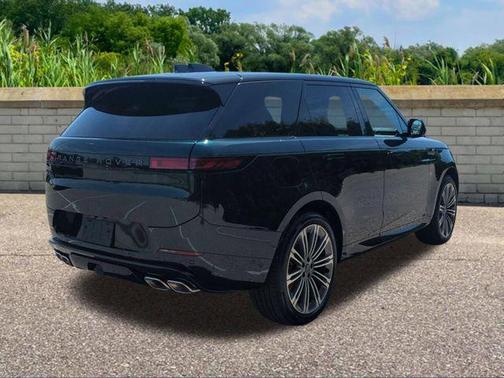 British Racing Green SV Bespoke Ultra Met Gloss 2026 Land Rover Range Rover Sport SE