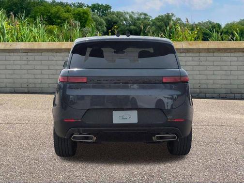 2026 Land Rover Range Rover Sport SE