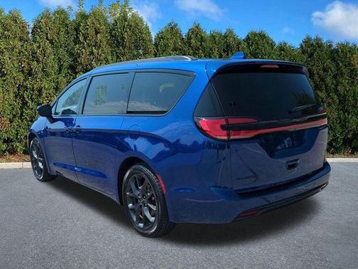 Ocean Blue Metallic 2021 Chrysler Pacifica Touring L