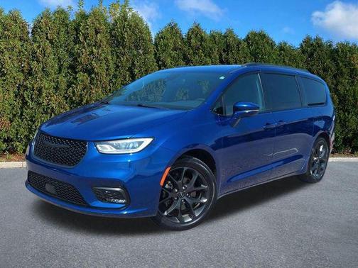 Ocean Blue Metallic 2021 Chrysler Pacifica Touring L