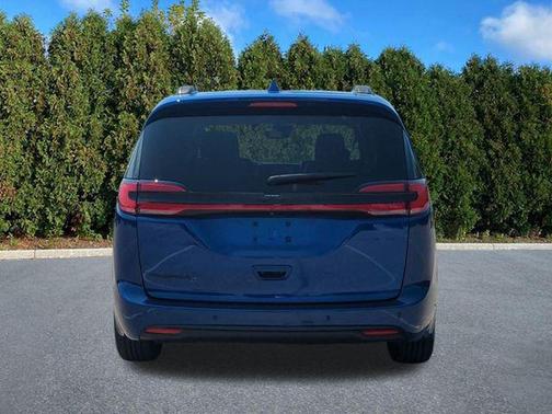 Ocean Blue Metallic 2021 Chrysler Pacifica Touring L
