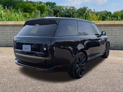 2026 Land Rover Range Rover P615 SV