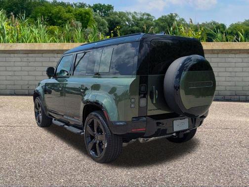 Woolstone Green Metallic 2026 Land Rover Defender P400 X-Dynamic SE