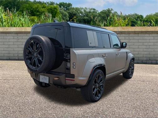 2025 Land Rover Defender 110 V8