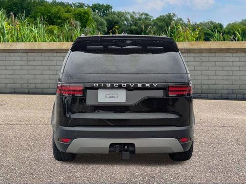 Santorini Black Metallic 2026 Land Rover Discovery S