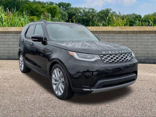 Santorini Black Metallic 2026 Land Rover Discovery S