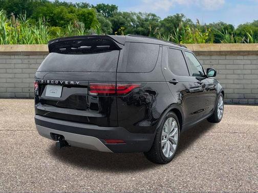 Santorini Black Metallic 2026 Land Rover Discovery S