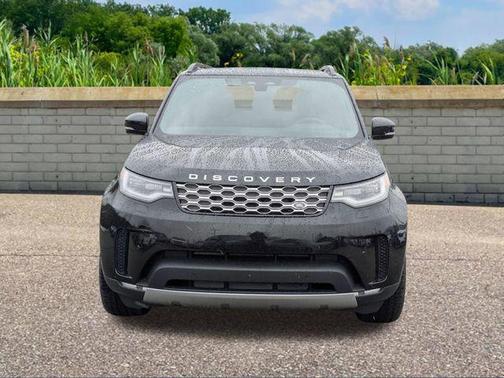 Santorini Black Metallic 2026 Land Rover Discovery S