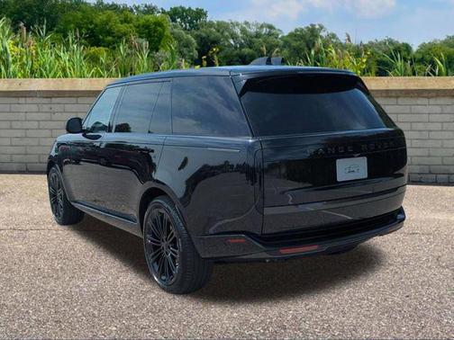 Santorini Black Metallic 2026 Land Rover Range Rover P530 SE 7 Seat